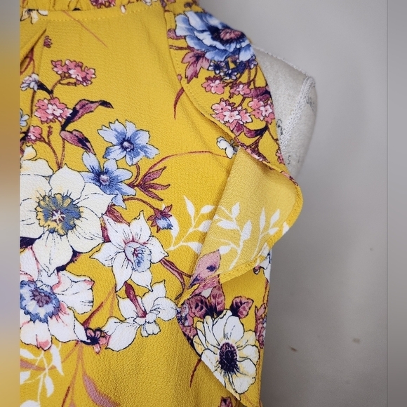 Garden Floral Sleeveless Blouse - Picture 6 of 9